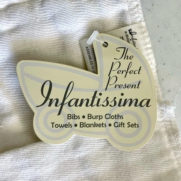 NWT Pair of Infantissima Baby Burp Cloths with Cute Design - Picture 2 of 4